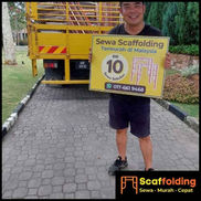 Worker with RM10 scaffolding sign